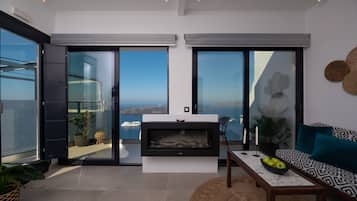 1 bedroom, premium bedding, minibar, in-room safe