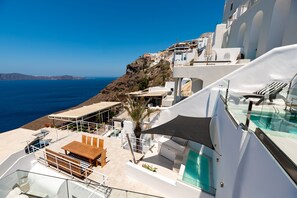 View from property - Daydream Luxury Suites (Santorini)