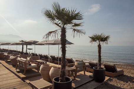 Privat strand, cabanor (tillÀggsavgift), solstolar och parasoller