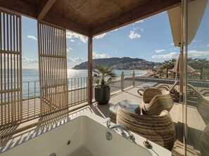 Deluxe Suite, Sea View, Main Building | Terrasse/Patio