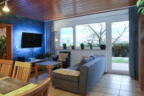 Apartment, 2 Bedrooms, Patio | Television