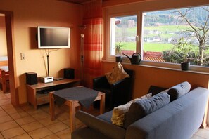 Apartment, 2 Bedrooms, Patio | Living area