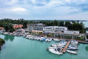 Aerial view - Hotel Yacht Wellness & Business (Siófok)