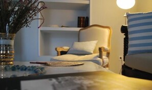 Executive Apartment | Living area | Flat-screen TV