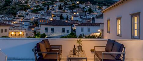 Executive Apartment | Premium bedding, in-room safe, individually decorated, soundproofing