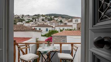 Superior Apartment | Premium bedding, in-room safe, individually decorated, soundproofing