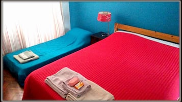 Quarto standard, banheiro compartilhado | Escrivaninha, ferros/tábuas de passar roupa, Wi-Fi de cortesia