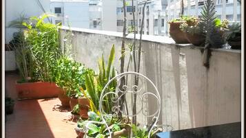 Quarto standard, banheiro compartilhado | Sacada