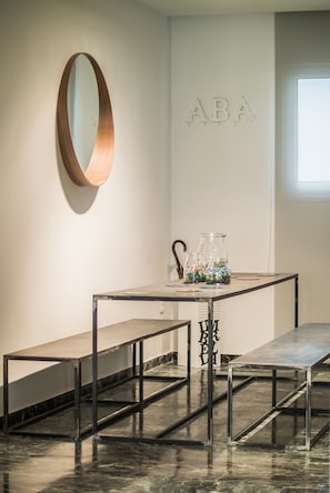 Departamento Grand (Vourvachi 11-13 str, zip code 11742) | Área de sala de estar | Televisión LCD 