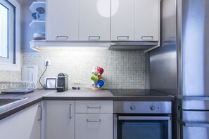 주니어 아파트 (Veikou 61 str, zip code 11741) | 전용 주방 | 에스프레소 메이커, 대용량 냉장고, 전자레인지, 오븐
