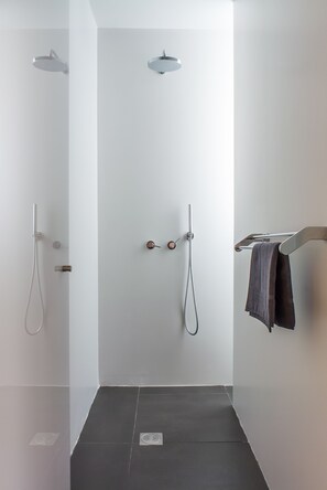 Acropolis View Apartment (Korizi 1 str, 11745) | Dusche im Bad
