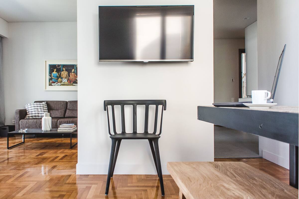Acropolis View Apartment (Korizi 1 str, 11745) | Oppholdsområde | LCD-TV