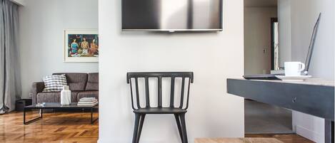 Acropolis View Apartment (Korizi 1 str, 11745) | Oleskelualue | LCD-televisio