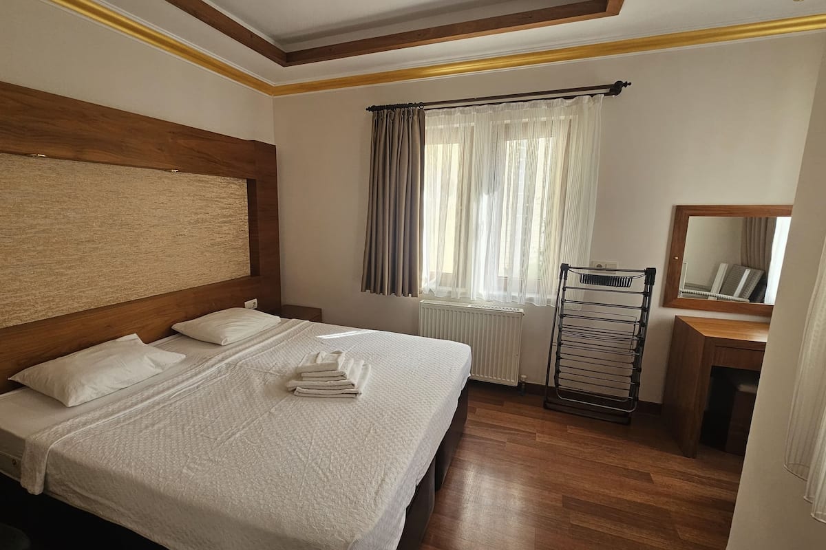 Superior Apartment | Minibar, soundproofing, bed sheets