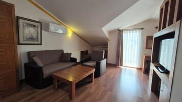 Suite | Living area | LCD TV