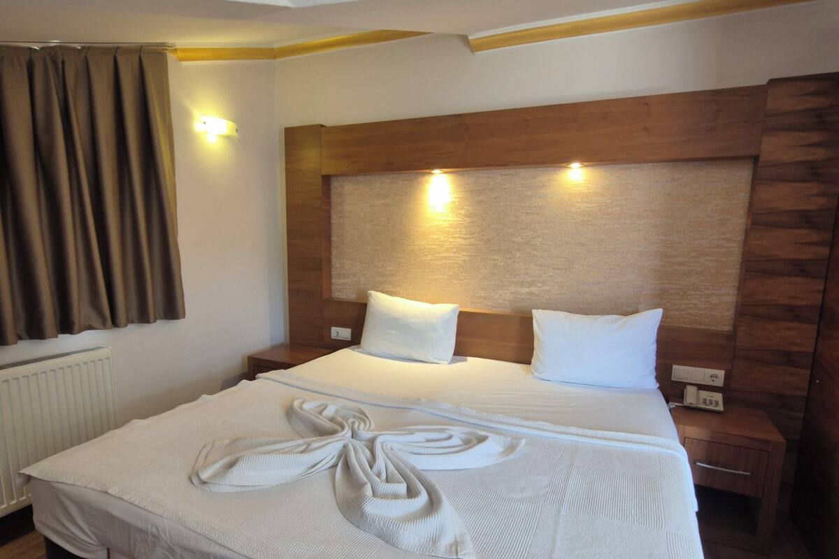 Suite | Minibar, soundproofing, bed sheets