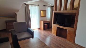 Suite | Living area | LCD TV