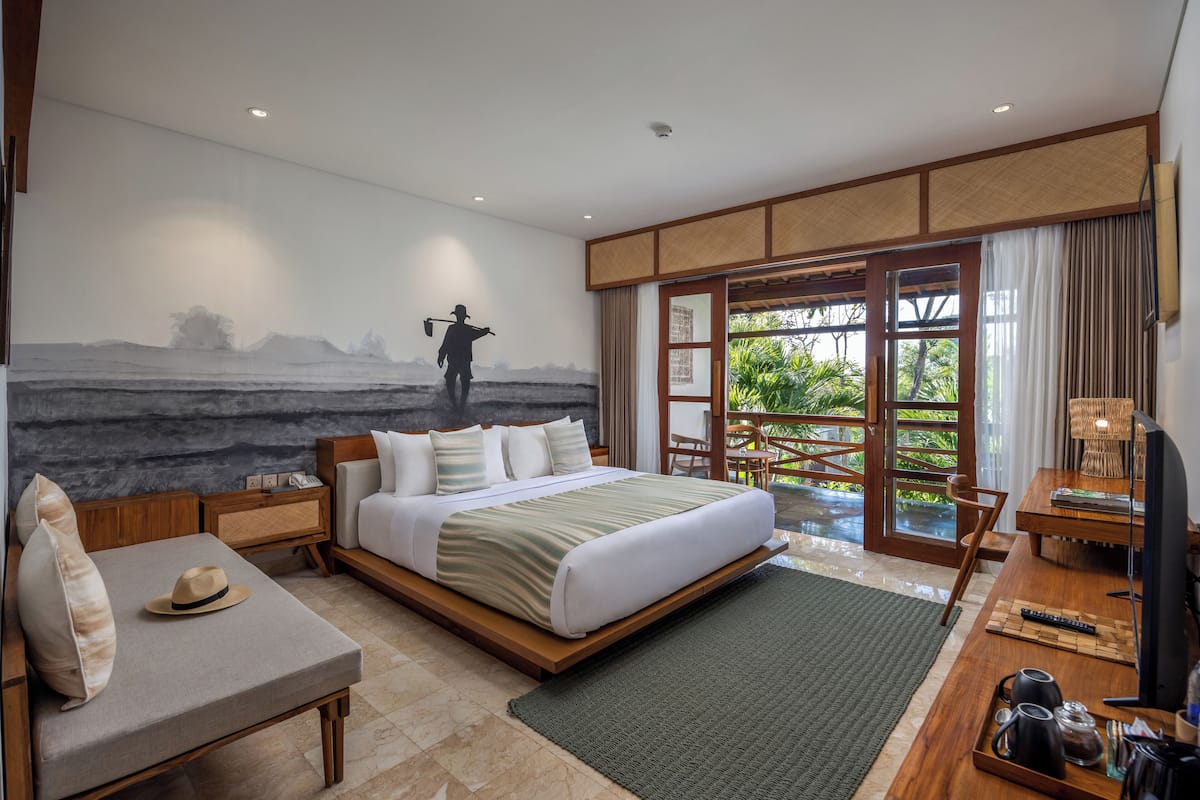 Minibar, bed sheets