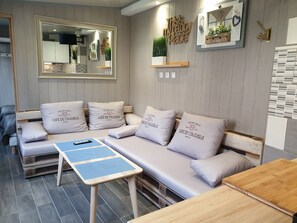 Desk, iron/ironing board, free WiFi, bed sheets - Hôtel Rachel (Le Pre-Saint-Gervais)