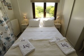 1 bedroom, premium bedding, down duvets, pillow-top beds - Levantes Villas (South Pelion)
