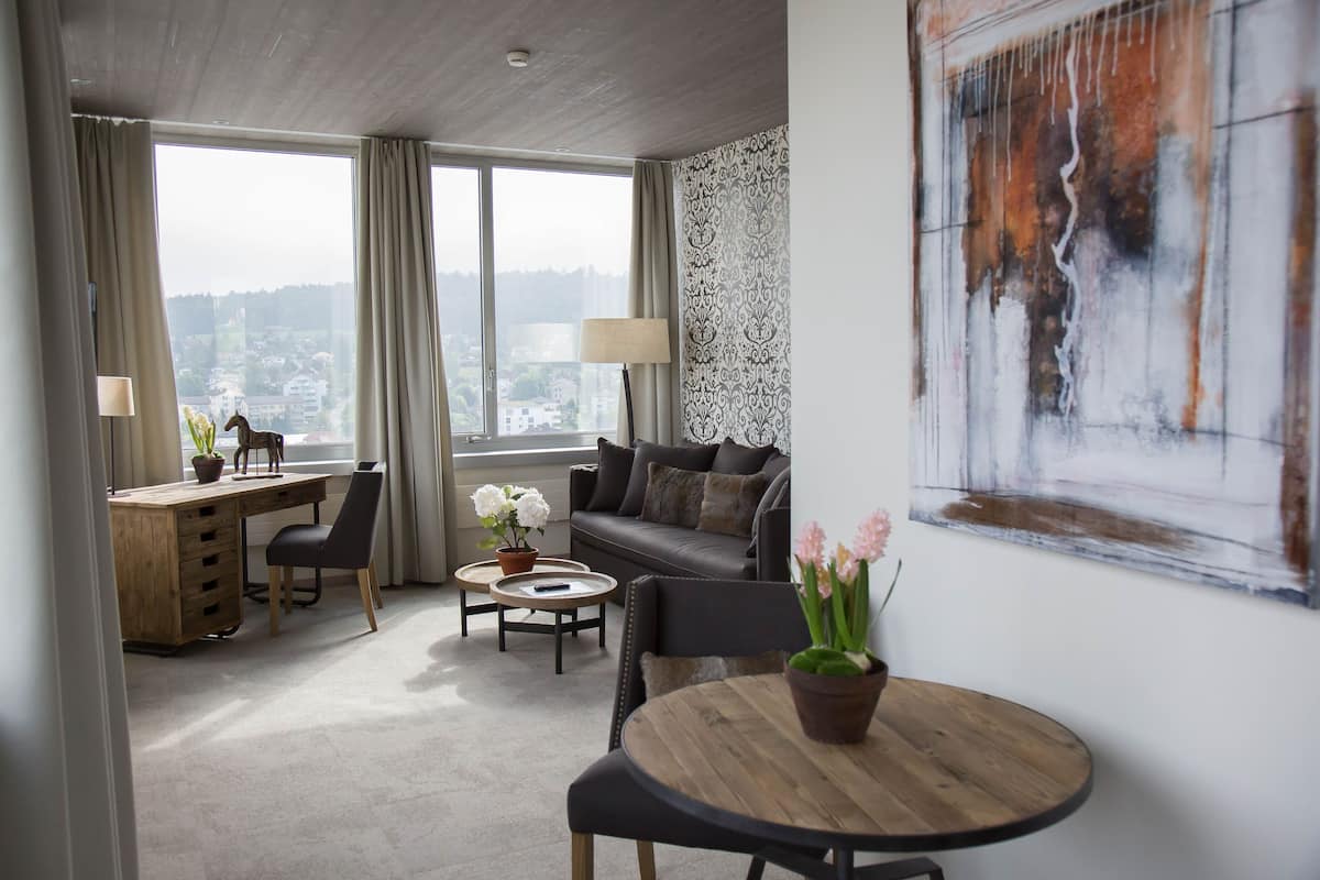 junior suite, 1 king bed | premium bedding, in-room safe, desk, blackout curtains