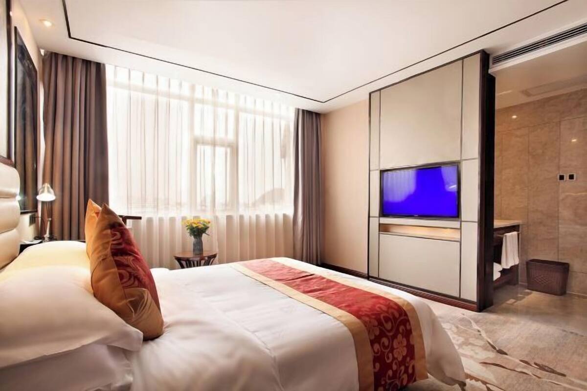 Minibar, coffres-forts dans les chambres, bureau, Wi-Fi gratuit