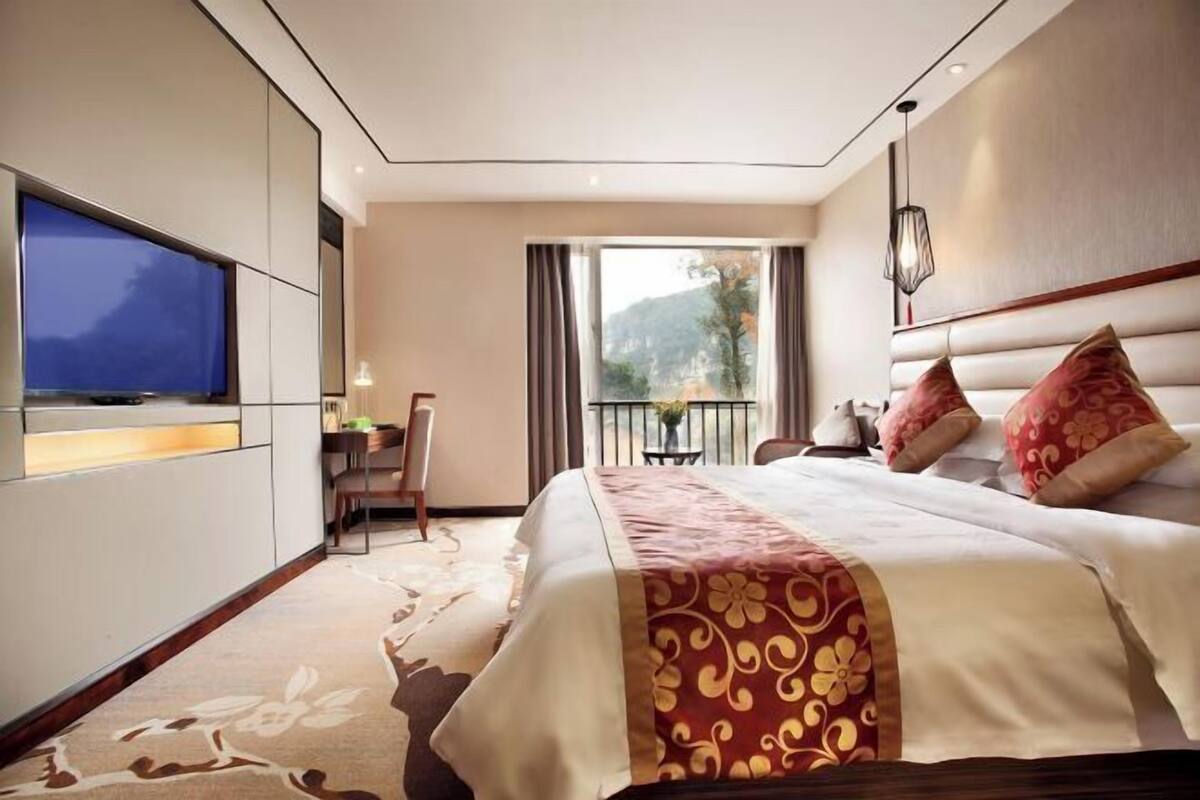 Minibar, coffres-forts dans les chambres, bureau, Wi-Fi gratuit