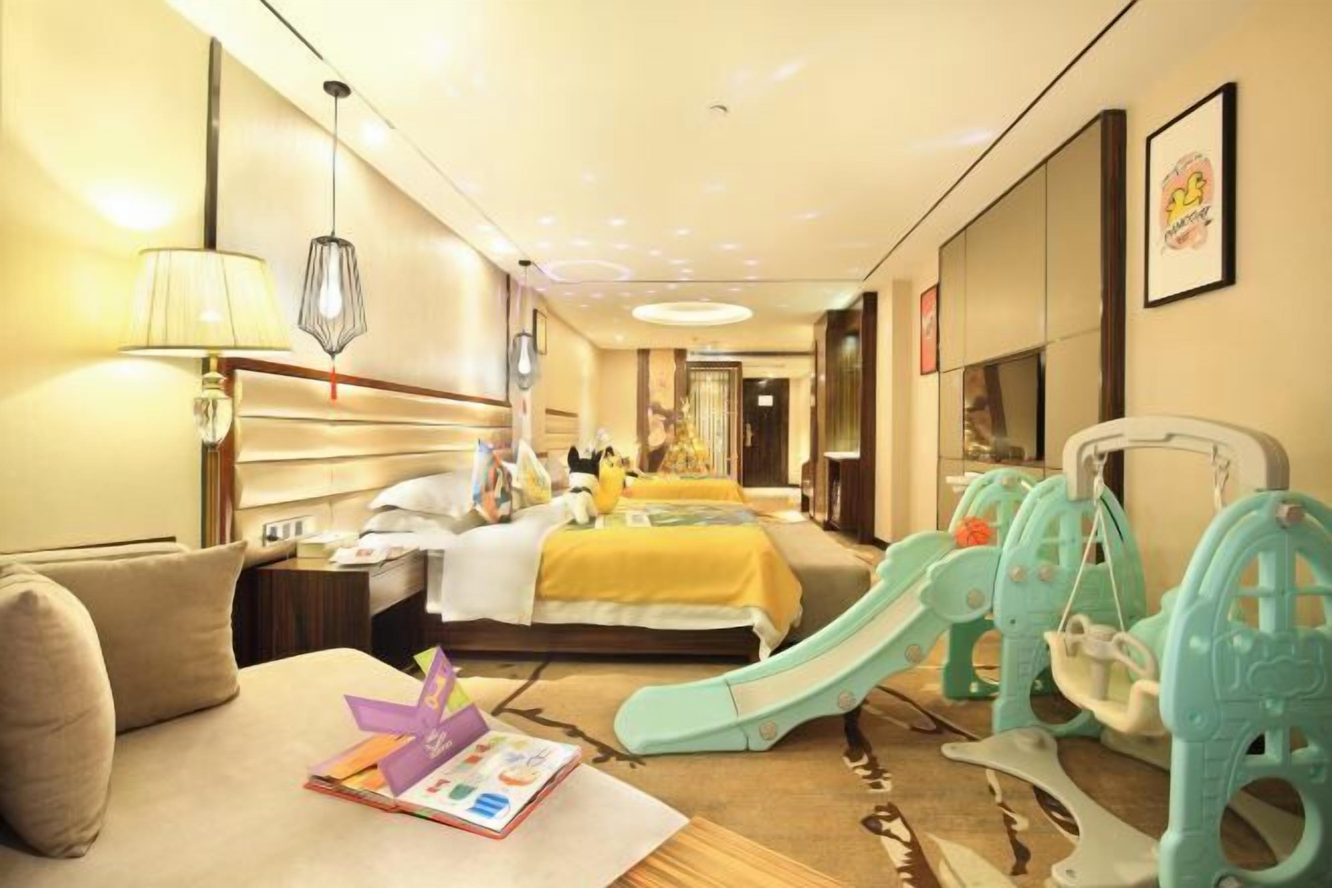 Minibar, in-room safe, desk, free WiFi