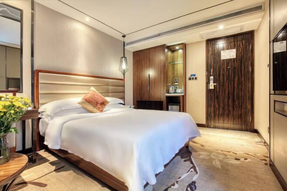 Minibar, coffres-forts dans les chambres, bureau, Wi-Fi gratuit