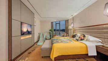 Minibar, in-room safe, desk, free WiFi