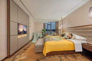 Minibar, in-room safe, desk, free WiFi