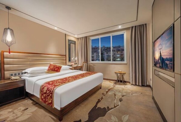 Minibar, in-room safe, desk, free WiFi