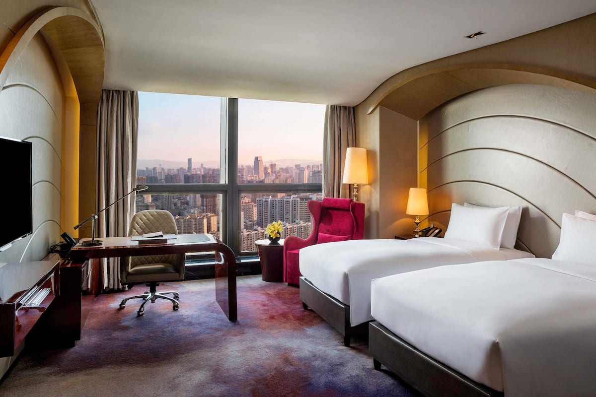 Premium bedding, minibar, in-room safe, desk