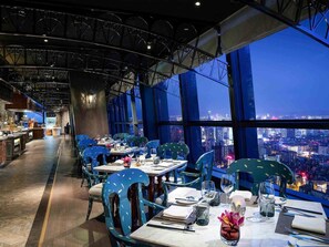 3 restaurants, breakfast, lunch, dinner served; international cuisine  - Sofitel Kunming (Kunming)