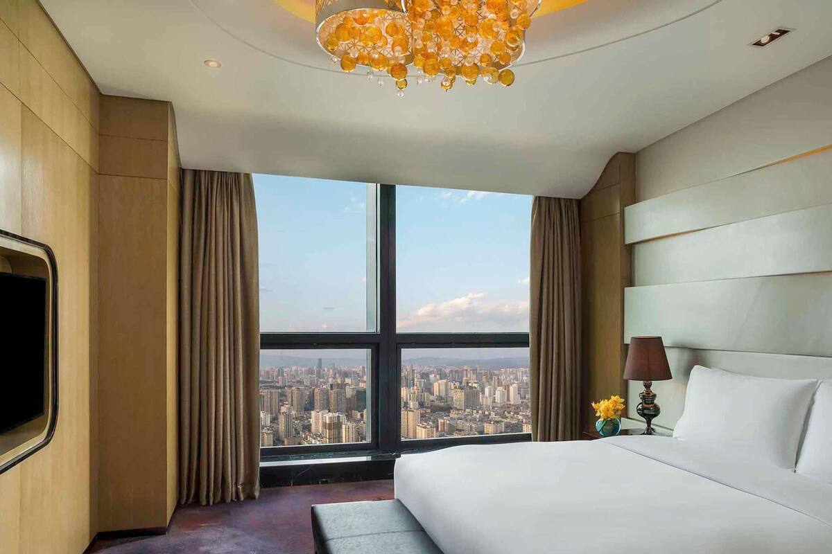 Premium bedding, minibar, in-room safe, desk