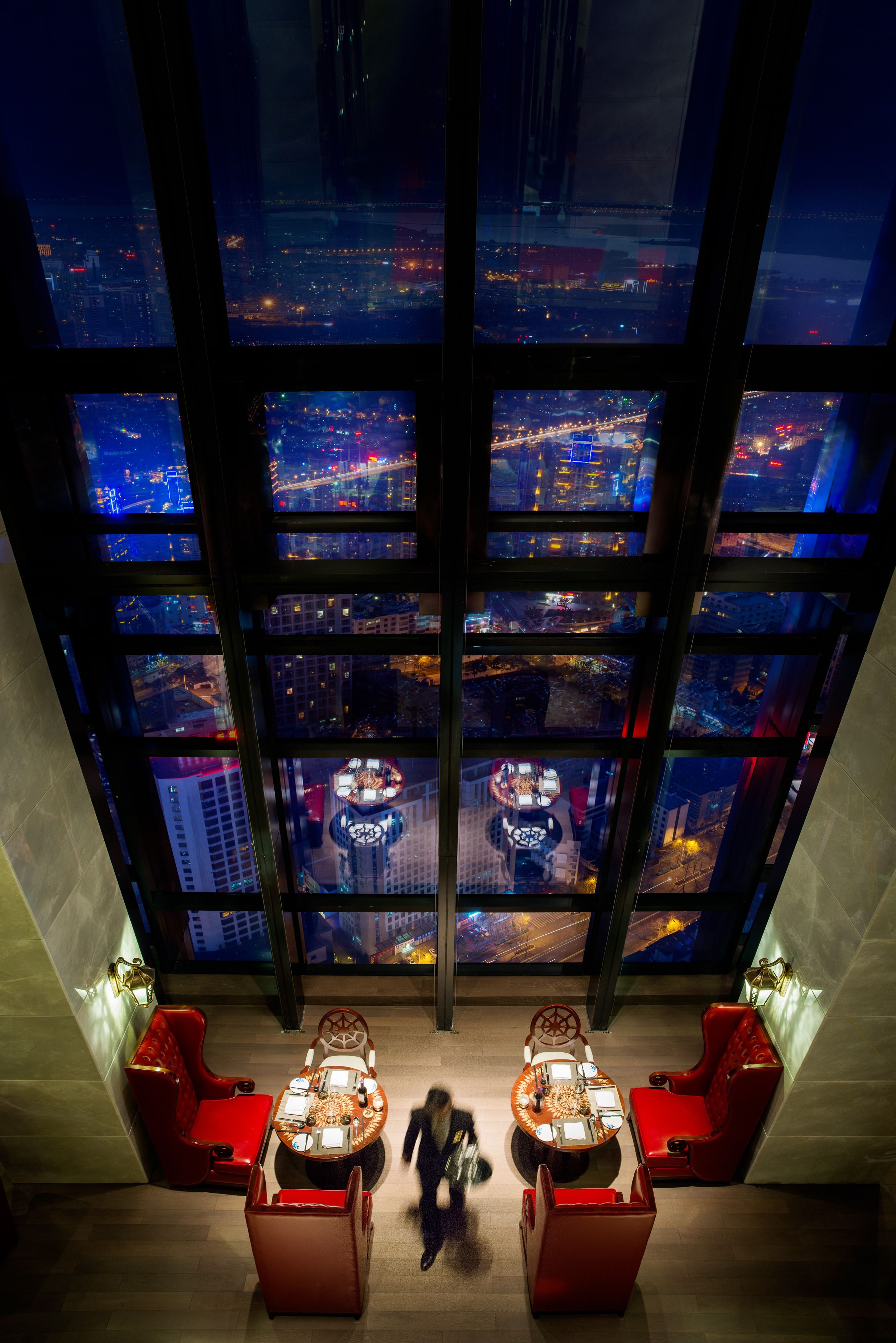 3 restoran, melayani sarapan, makan siang; sajian masakan internasional