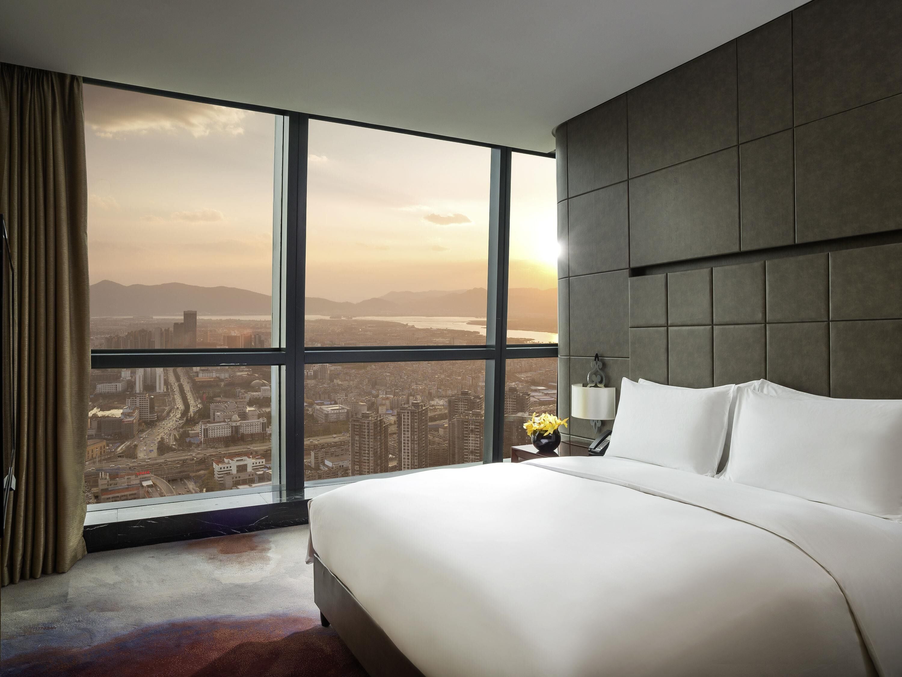 Junior Suite, 1 King Bed, Club lounge access, City View | Premium bedding, minibar, in-room safe, individually decorated