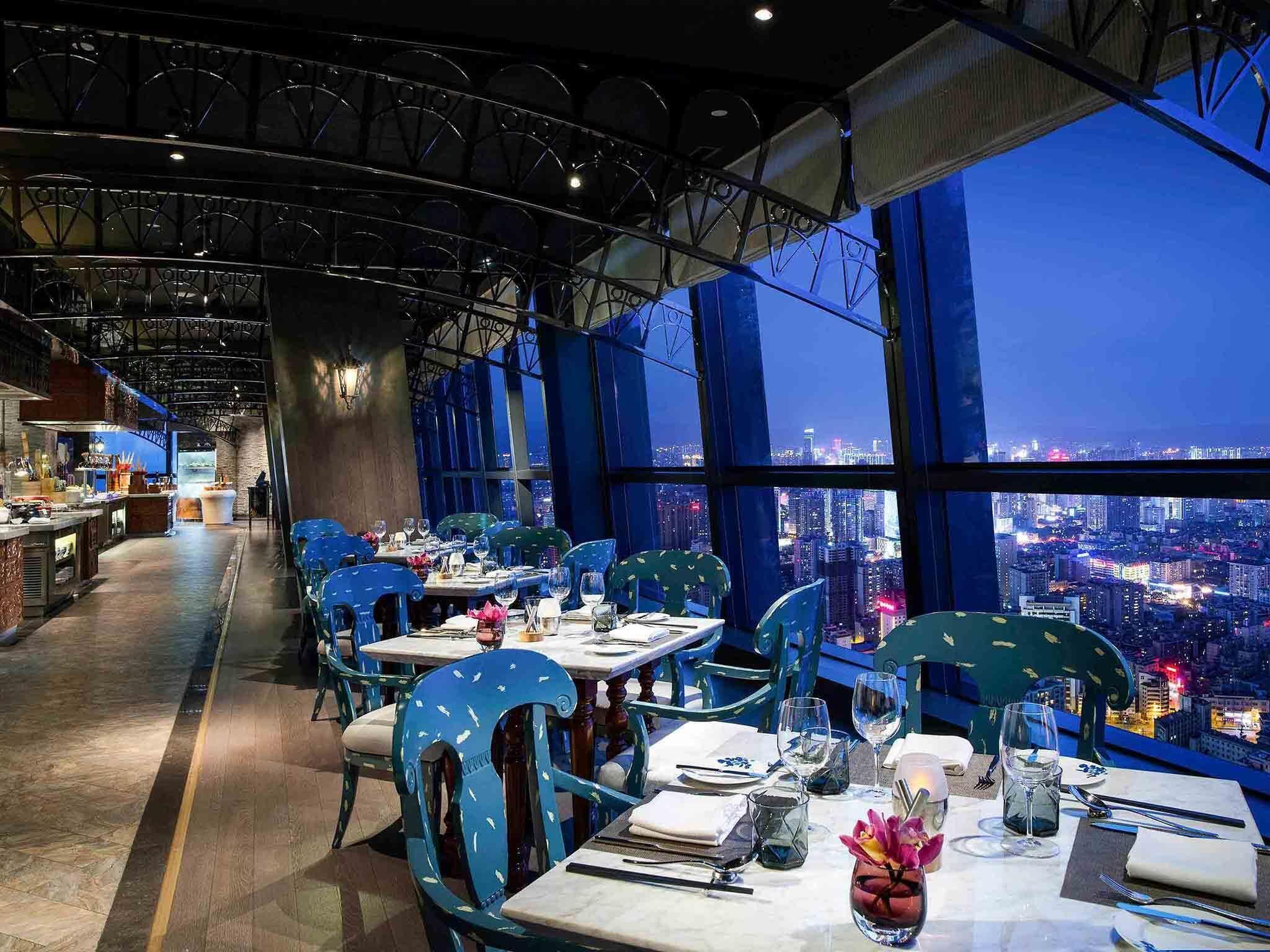 3 restaurants; breakfast, lunch, and dinner served