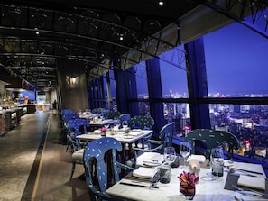 3 restaurants, breakfast, lunch, dinner served; international cuisine - Sofitel Kunming (Kunming)