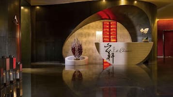 3 restaurants, breakfast, lunch, dinner served; international cuisine