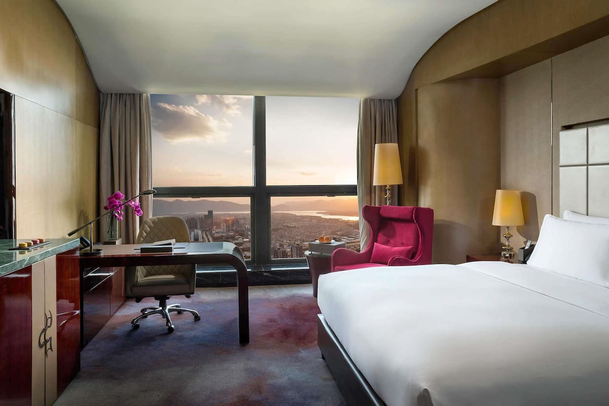 Premium bedding, minibar, in-room safe, desk