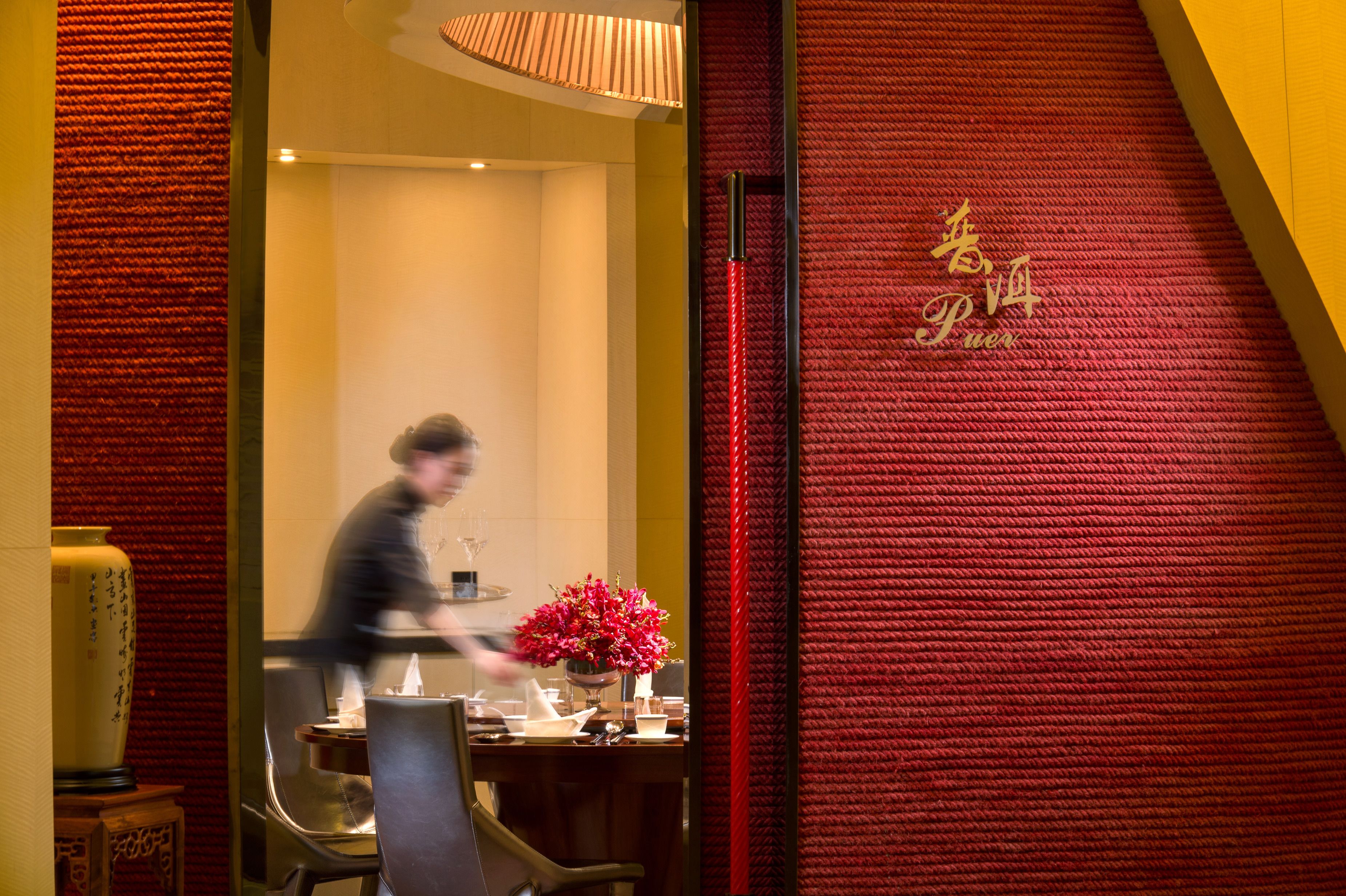 3 restaurants, breakfast, lunch, dinner served; international cuisine