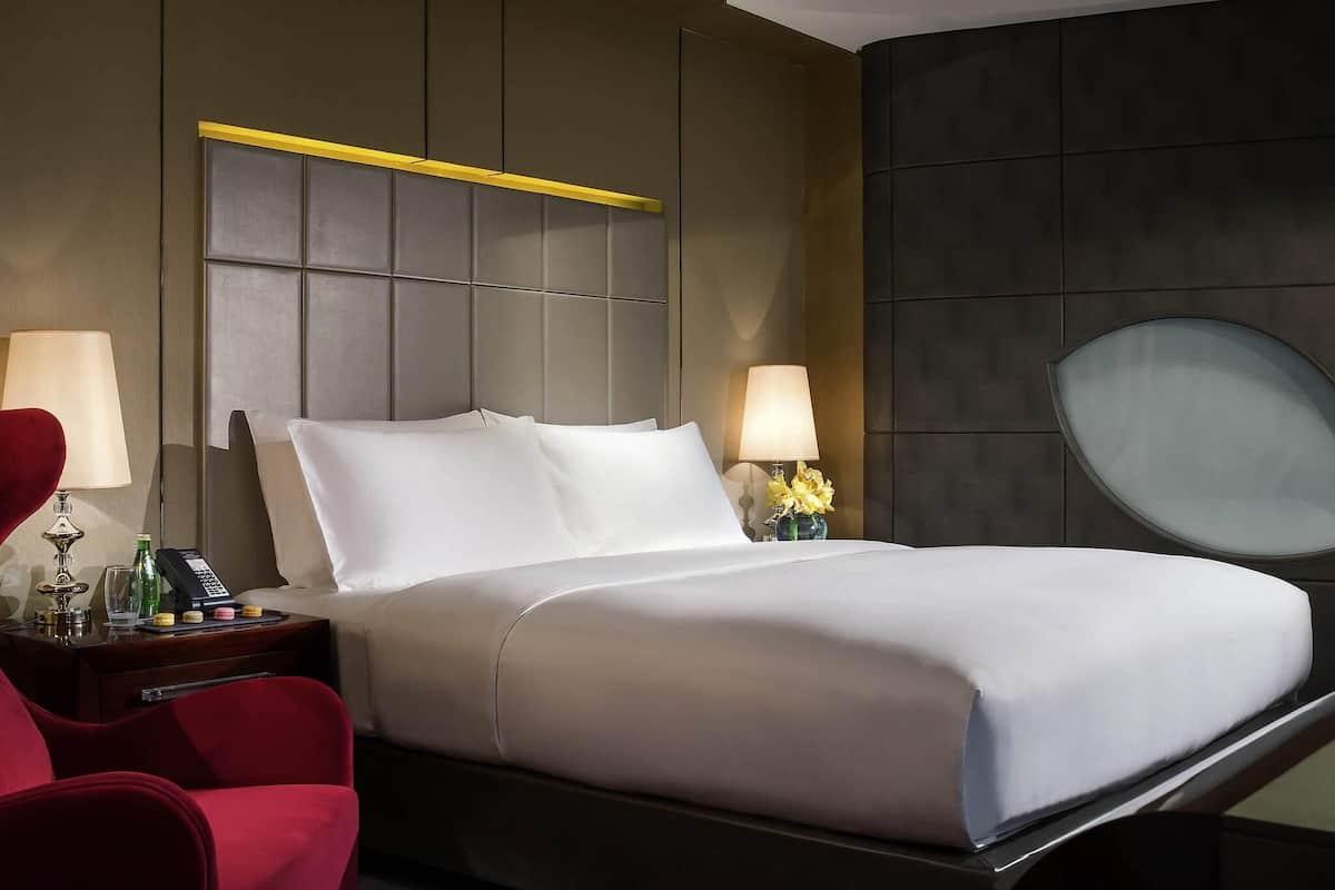 Habitación de lujo, 1 cama de matrimonio grande, vistas a la ciudad | Ropa de cama de alta calidad, minibar, caja fuerte