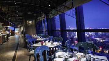 3 restaurants, breakfast, lunch, dinner served; international cuisine