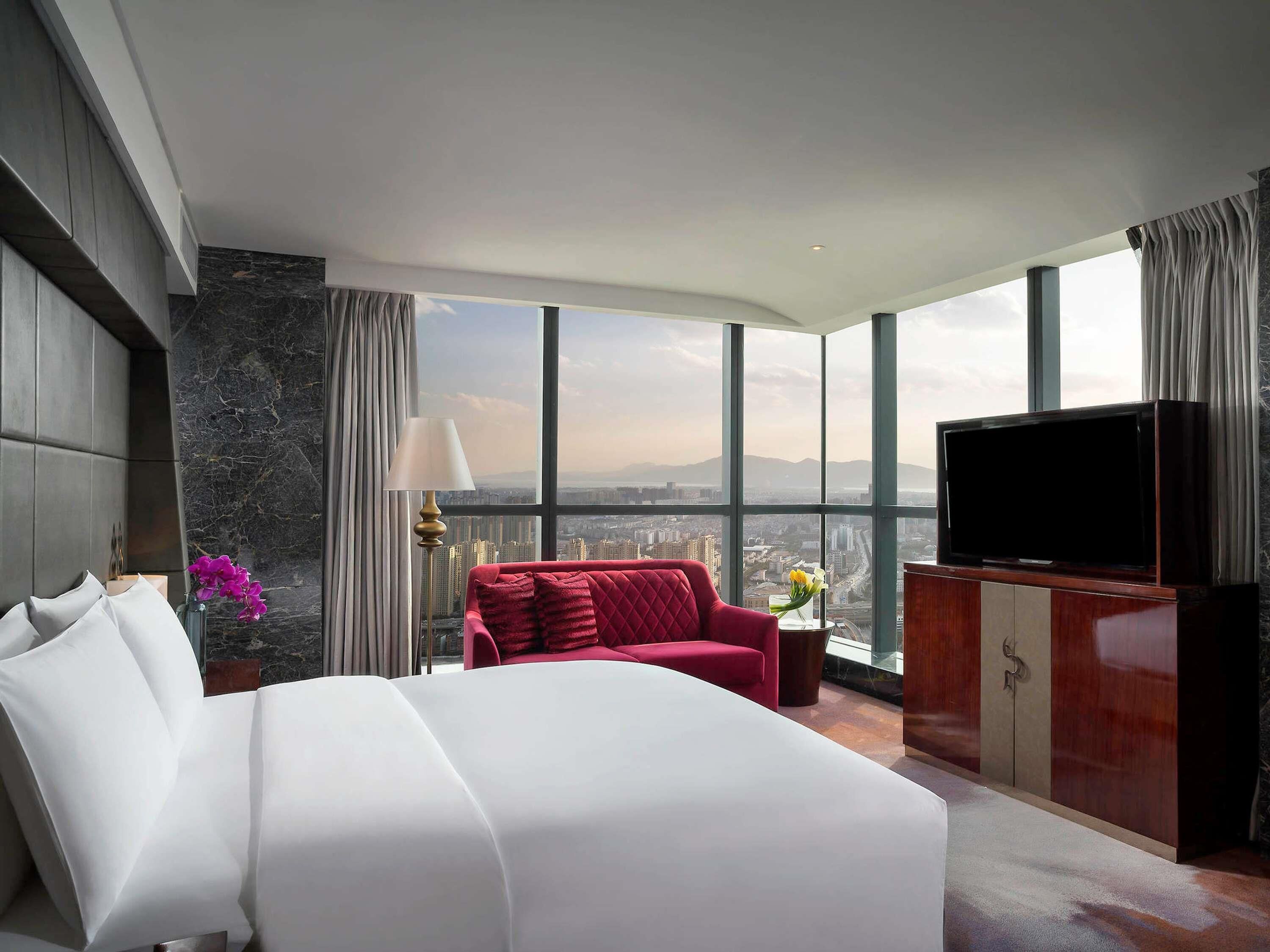 Luxury-Zimmer, 1 King-Bett | Hochwertige Bettwaren, Minibar, Zimmersafe, individuell dekoriert