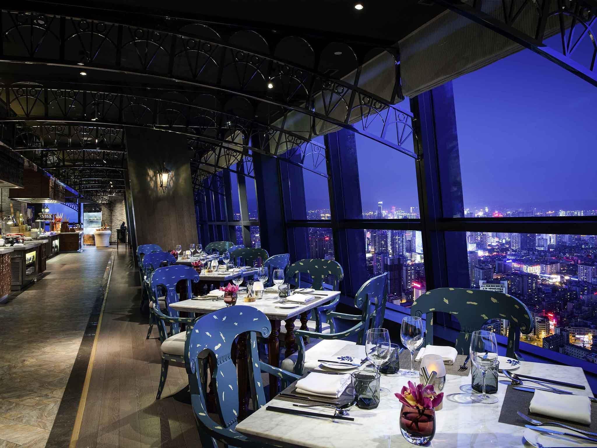 3 restaurants; breakfast, lunch, and dinner served