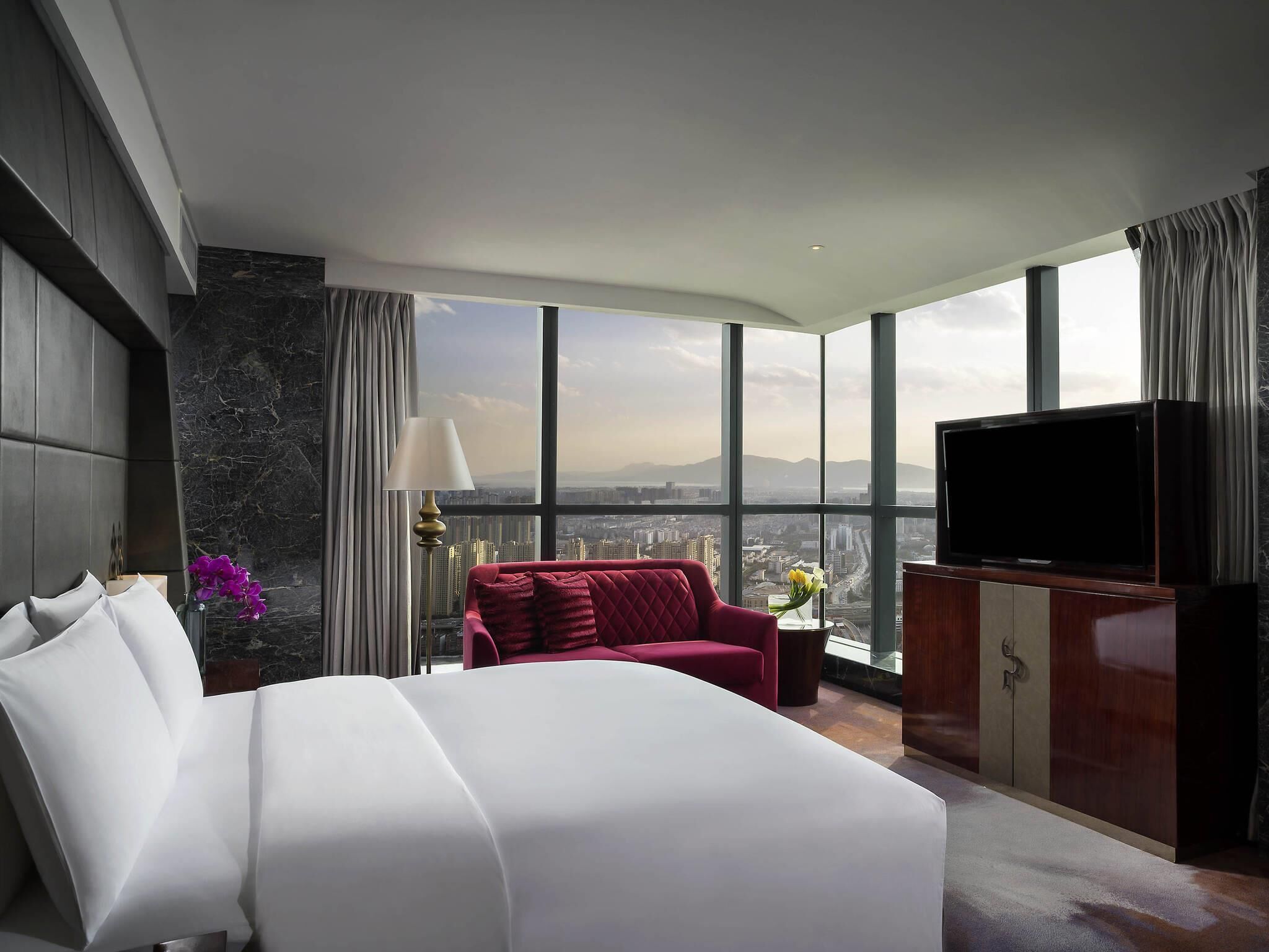 Habitación de lujo, 1 cama King size | Ropa de cama de alta calidad y minibar 