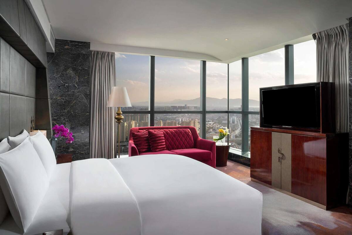 Luxury Room, 1 King Bed | Premium bedding, minibar, in-room safe, individually decorated