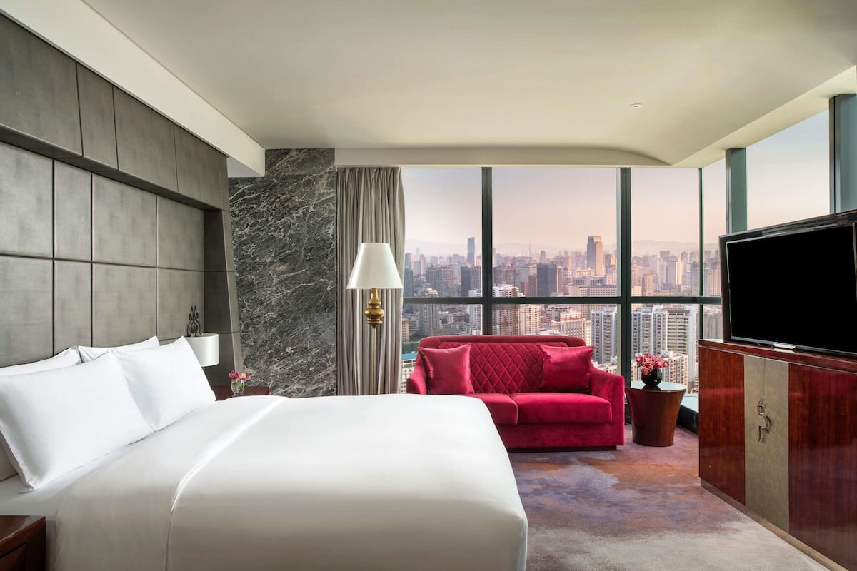 1 bedroom, premium bedding, minibar, in-room safe