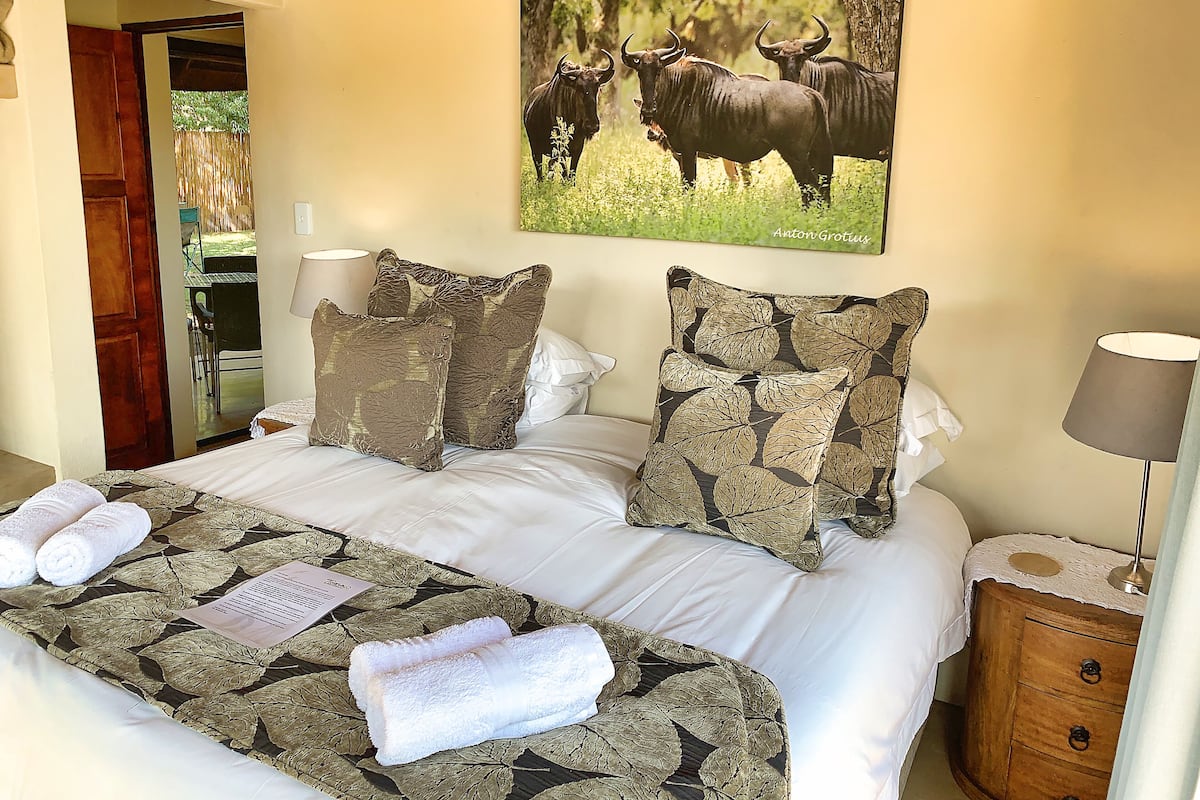 Chalet (10 Sleeper) | Couette en duvet, coffre-fort, décor unique, ameublement unique